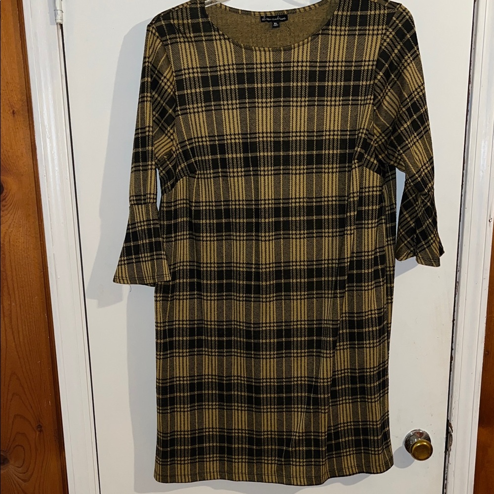 Elegant Black and Tan Plaid Long Sleeve Dress